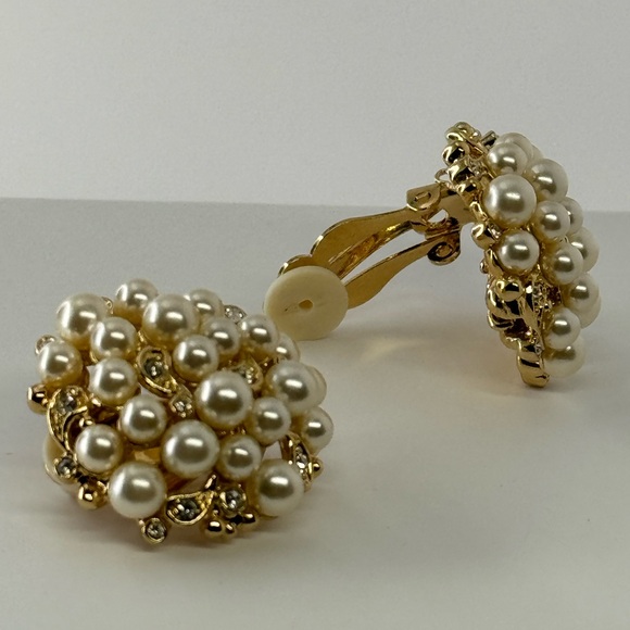 Sparkly Pearl Cluster clip on statement Earrings - Picture 3 of 7